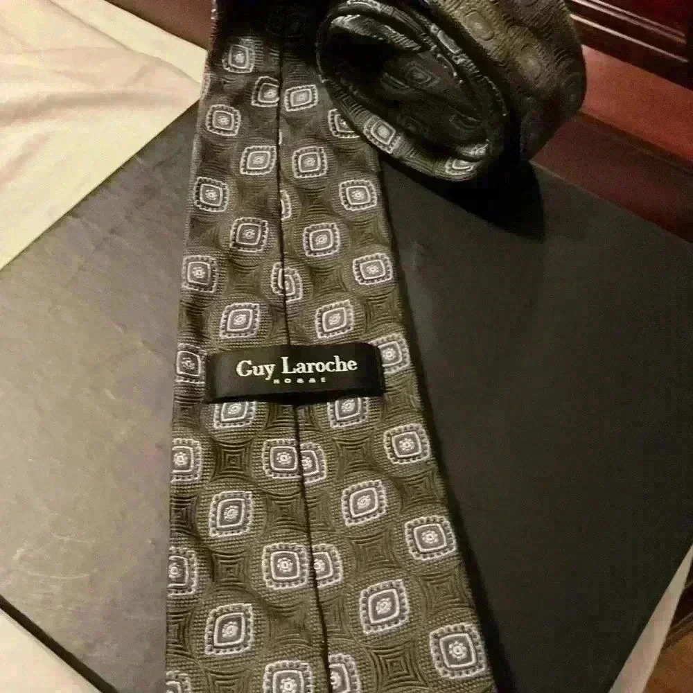 🔥2/30$🔥Guy Laroche 100% silk tie - Picture 2 of 3